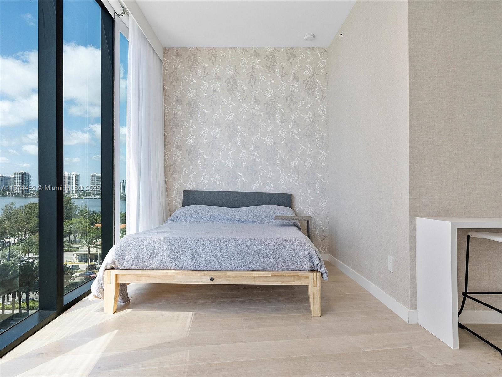 18555 COLLINS AVENUE COND - Residential