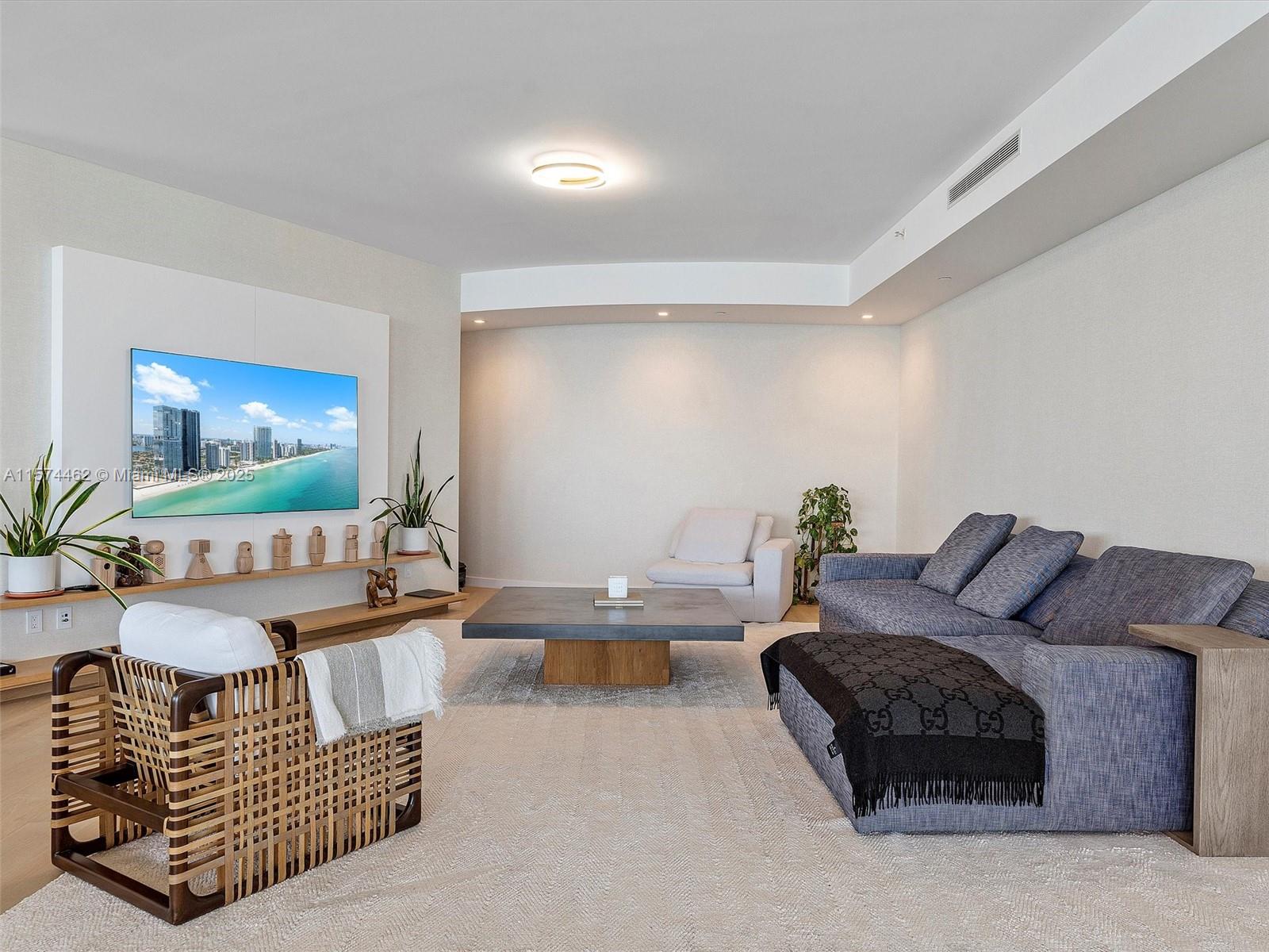 18555 COLLINS AVENUE COND - Residential