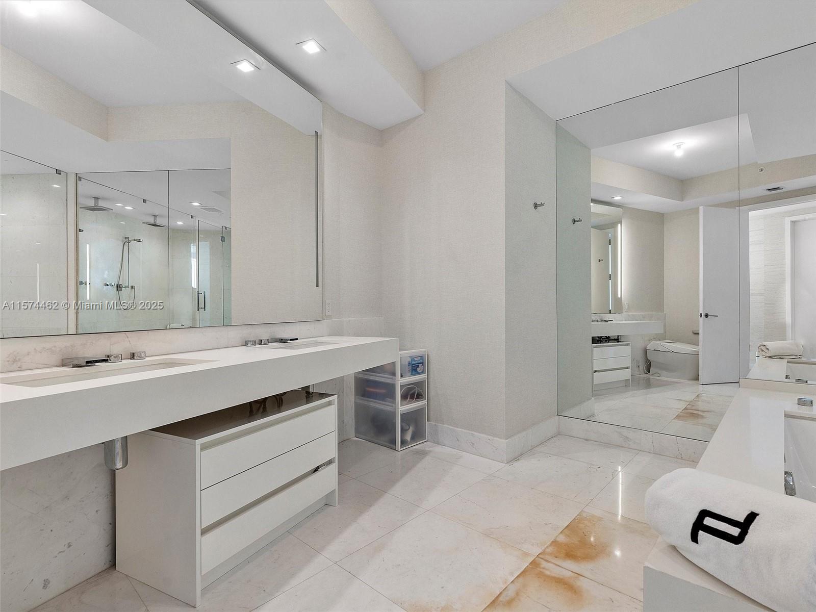 18555 COLLINS AVENUE COND - Residential