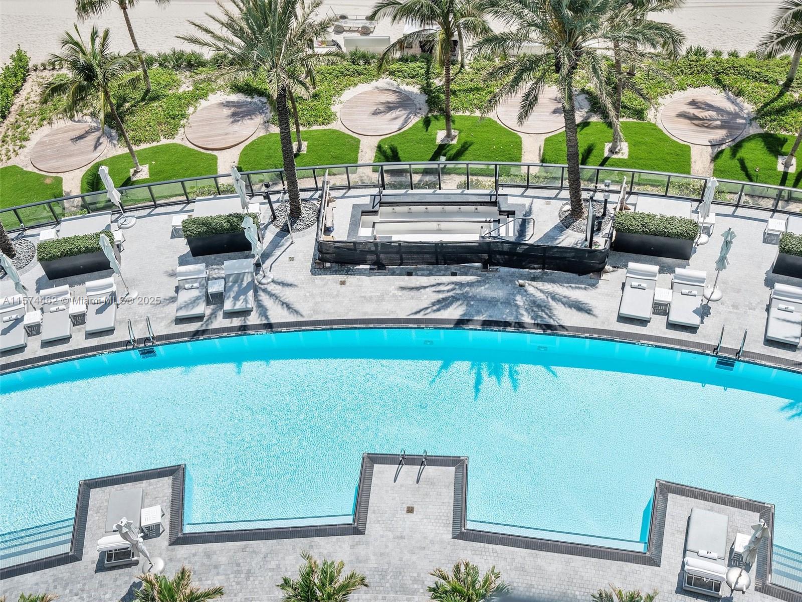 18555 COLLINS AVENUE COND - Residential