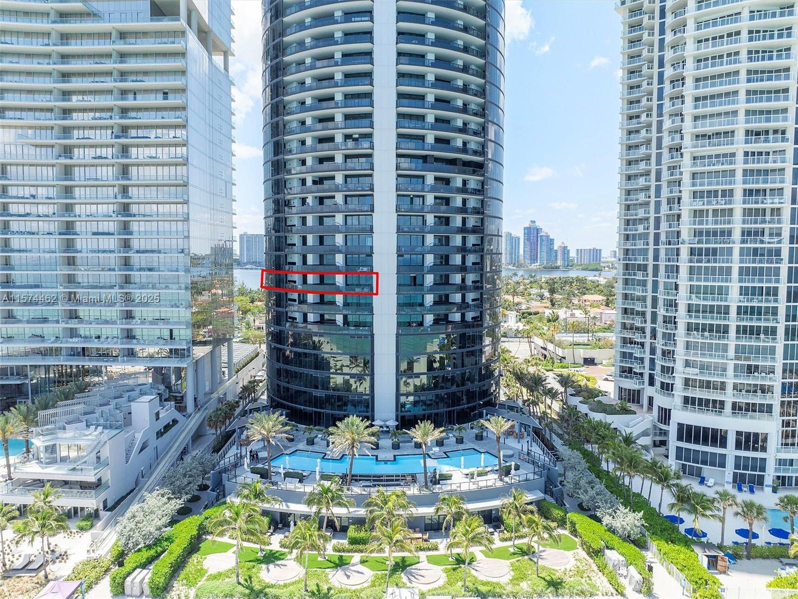 18555 COLLINS AVENUE COND - Residential