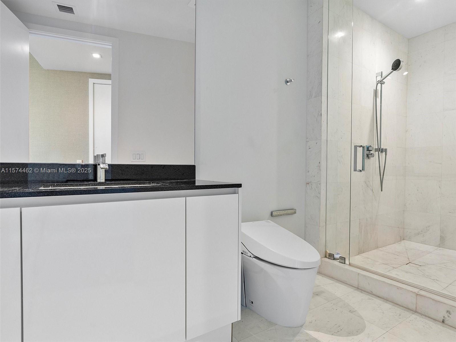 18555 COLLINS AVENUE COND - Residential