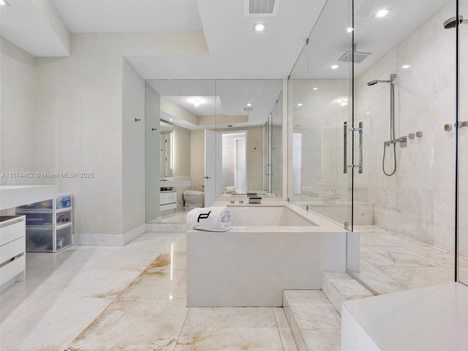 18555 COLLINS AVENUE COND - Residential