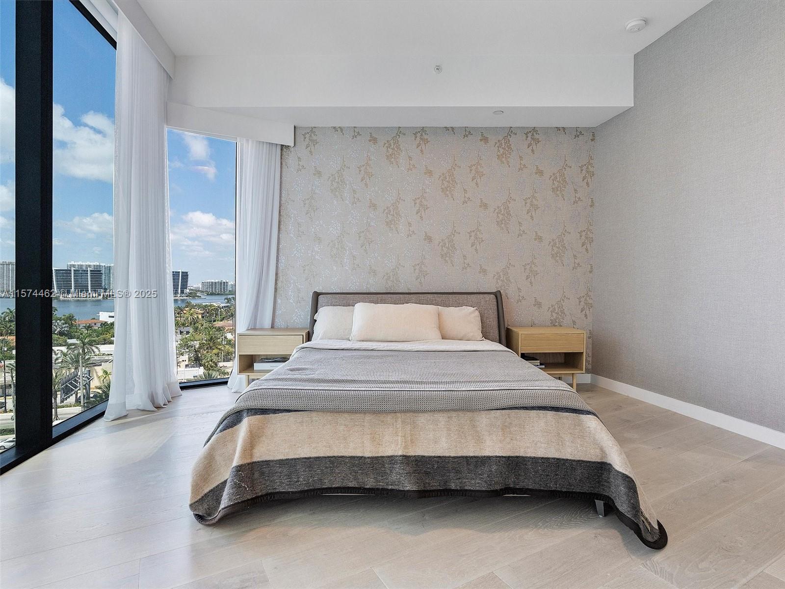 18555 COLLINS AVENUE COND - Residential
