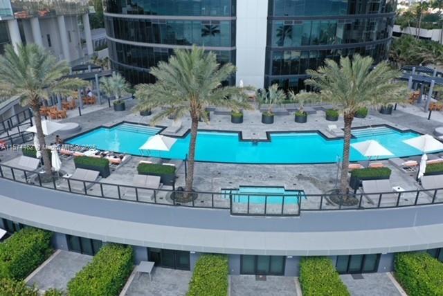 18555 COLLINS AVENUE COND - Residential
