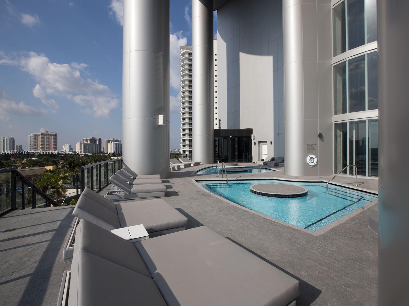 18555 COLLINS AVENUE COND - Residential