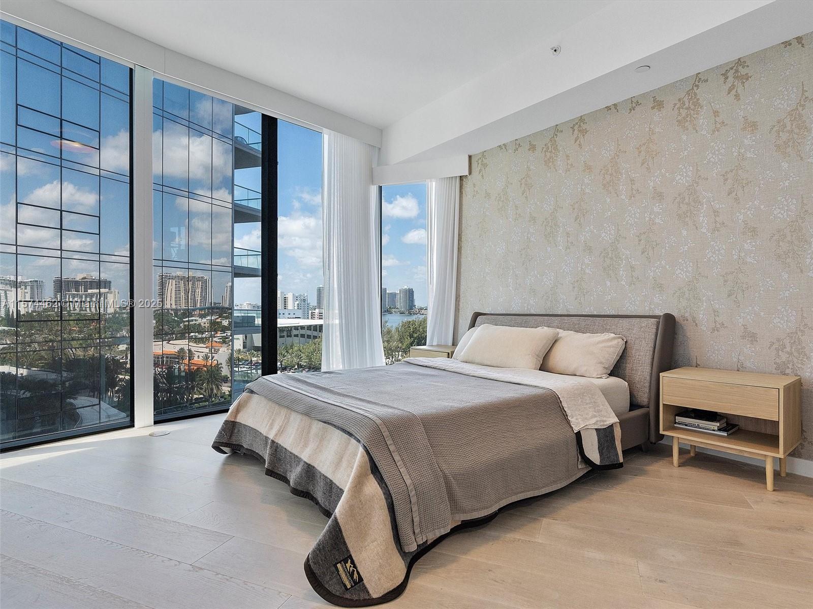 18555 COLLINS AVENUE COND - Residential