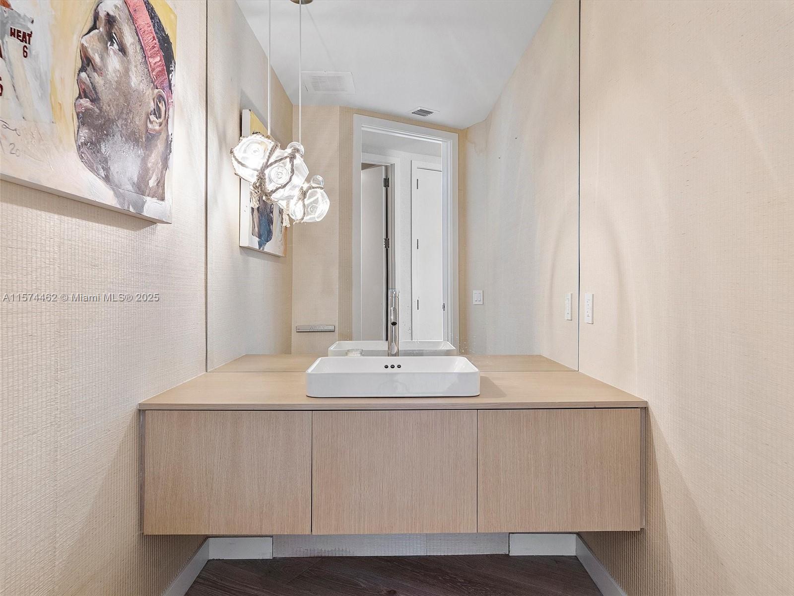 18555 COLLINS AVENUE COND - Residential