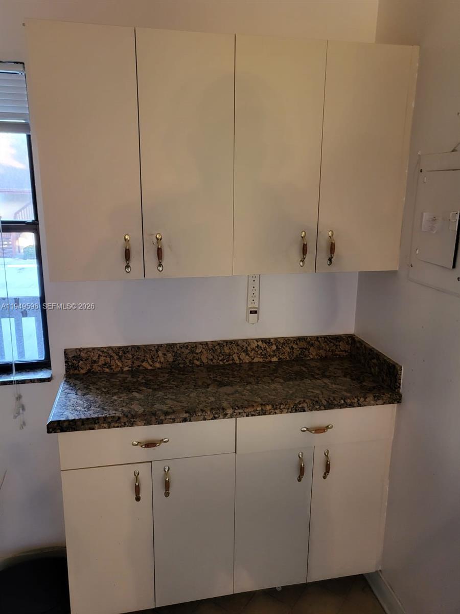 302 E Lakeview Dr E 302