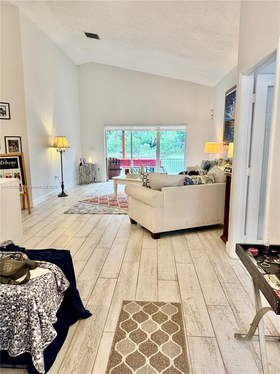 Property for Sale at 685 Sw 198th Ter, Pembroke Pines, Miami-Dade County, Florida - Bedrooms: 4 
Bathrooms: 4  - $820,000