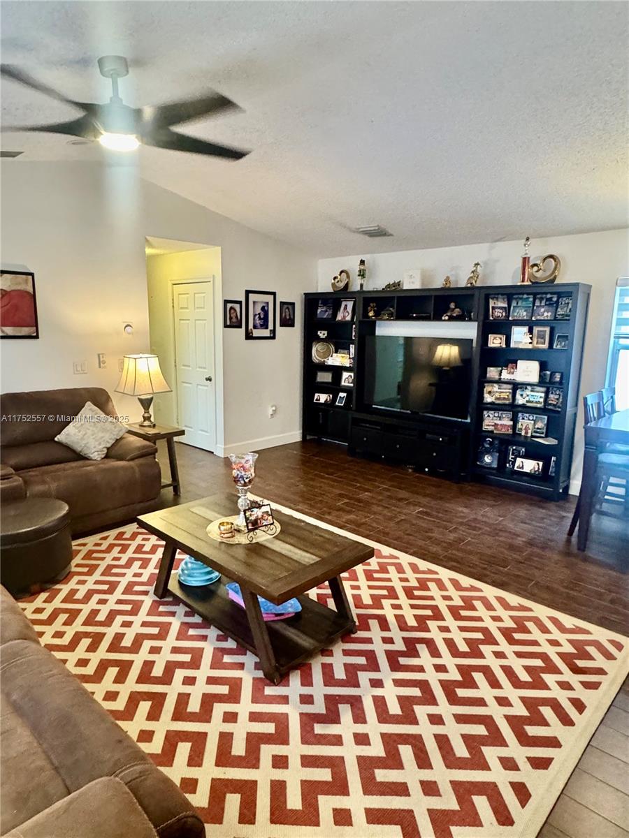 685 SW 198th Ter