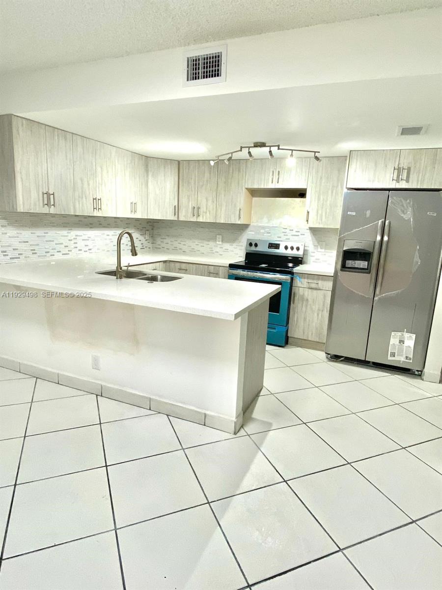 4705 SW 62nd Ave 104