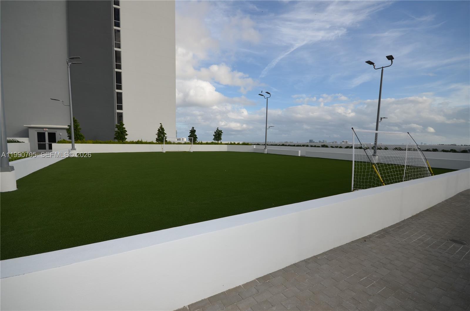 16385 Biscayne Blvd 518