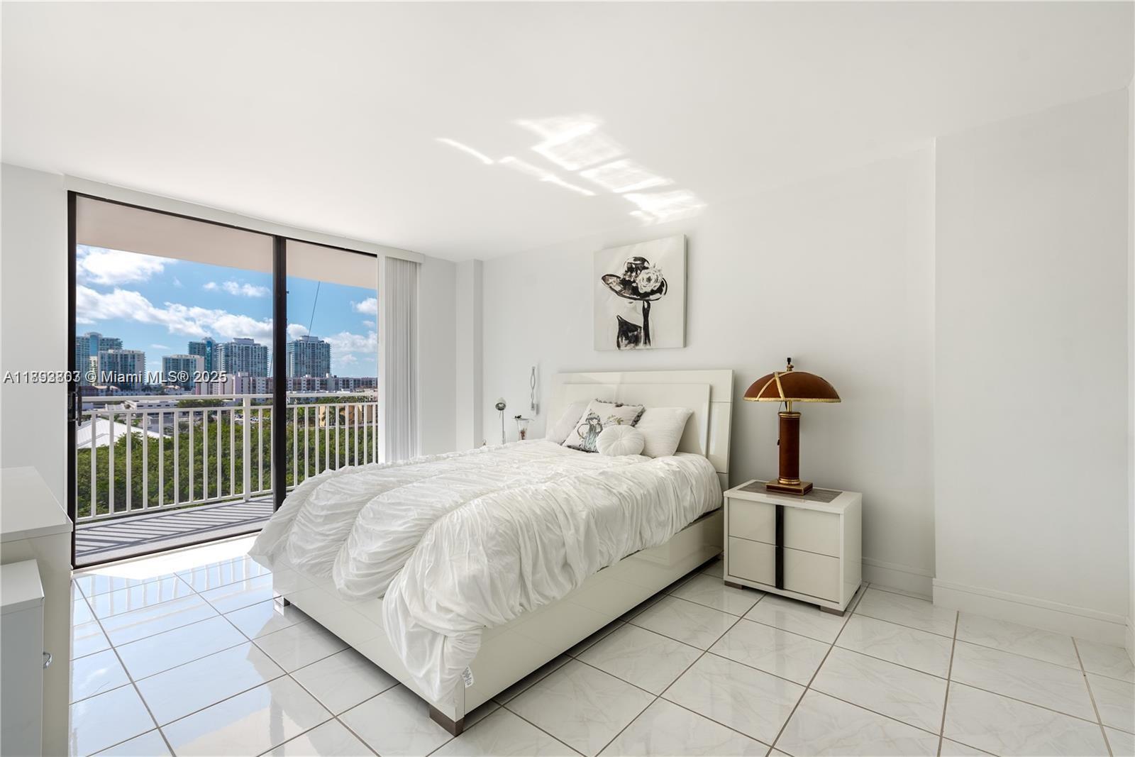WINSTON TOWERS 600 CONDO - Residential