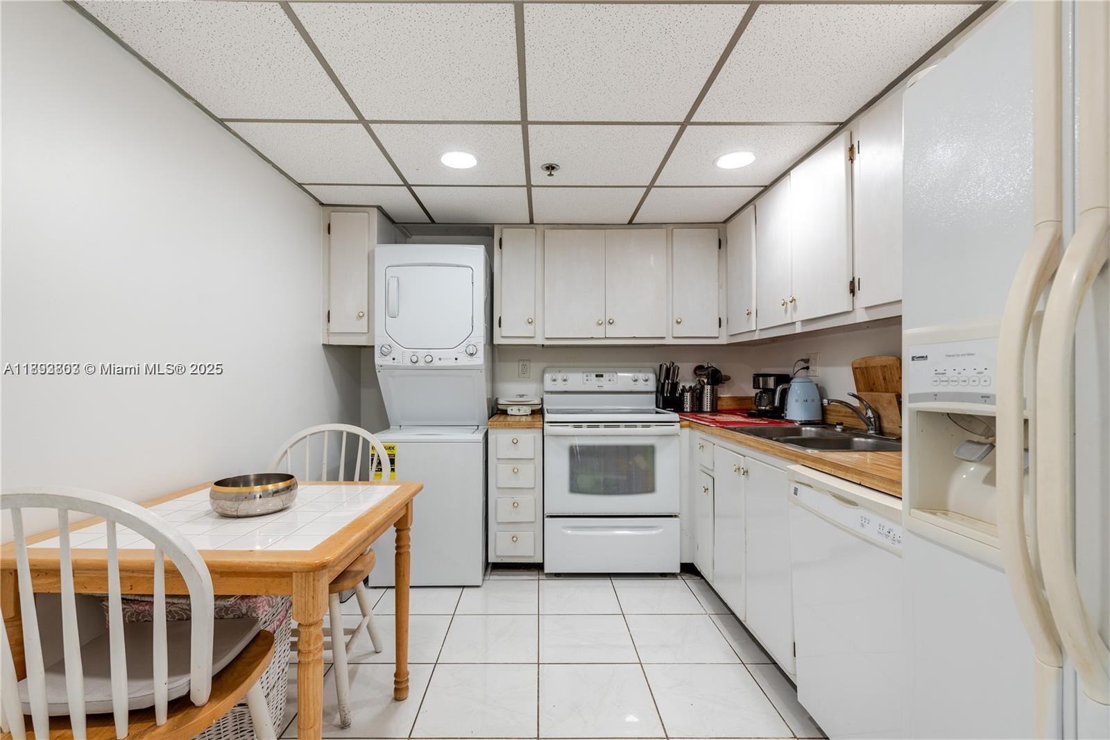 WINSTON TOWERS 600 CONDO - Residential