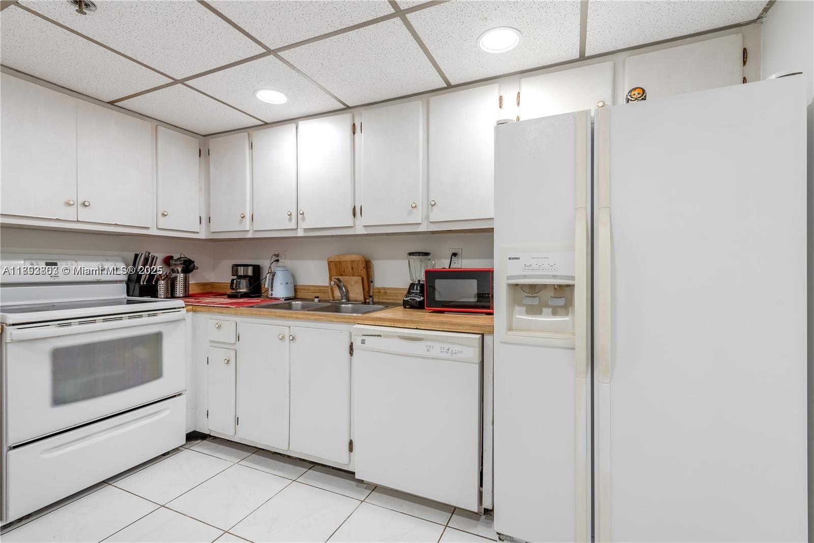 WINSTON TOWERS 600 CONDO - Residential