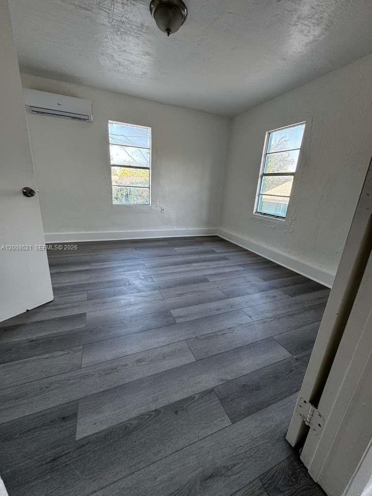 1121 NW 40th St 4