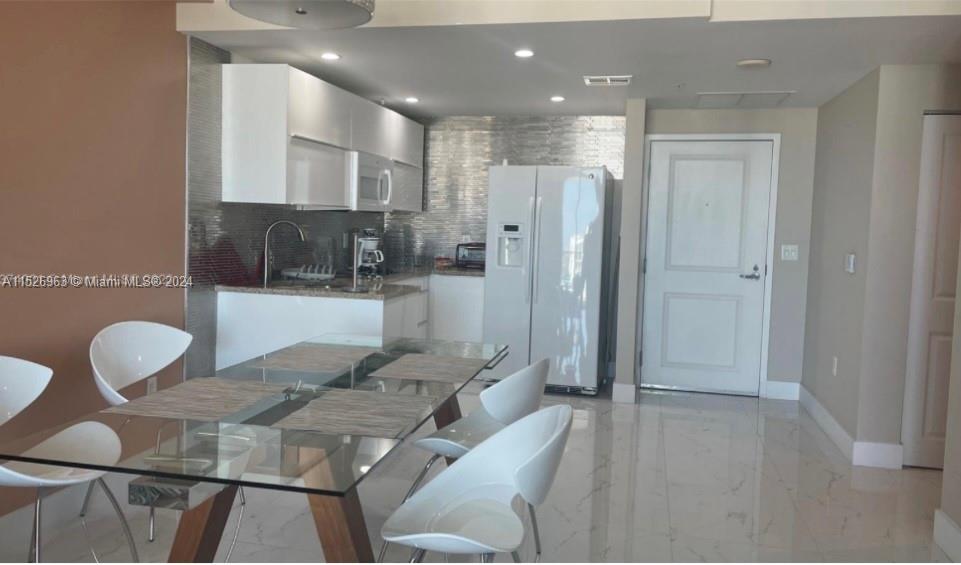 Beautiful, remodeled unit in Brickell Mary Village. 1 bedroom, 1 bathroom. City and sunset view. Close to Brickell City Center, restaurants and nightlife. Furniture Negotiable. PLease note NO DISHWASHER NO OVEN 1 Storage Unit included. Tenant Occupied until 10 Jun 2024, Paying $2800 a month. Showing with appointment 24 Hours in advance. Condo Approved for 5% down payment with preferred Lender.