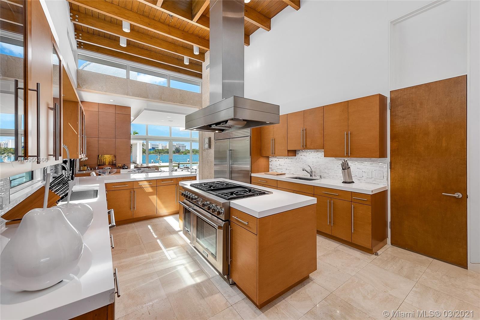 SUNSET ISLANDS ISLAND NO - Residential