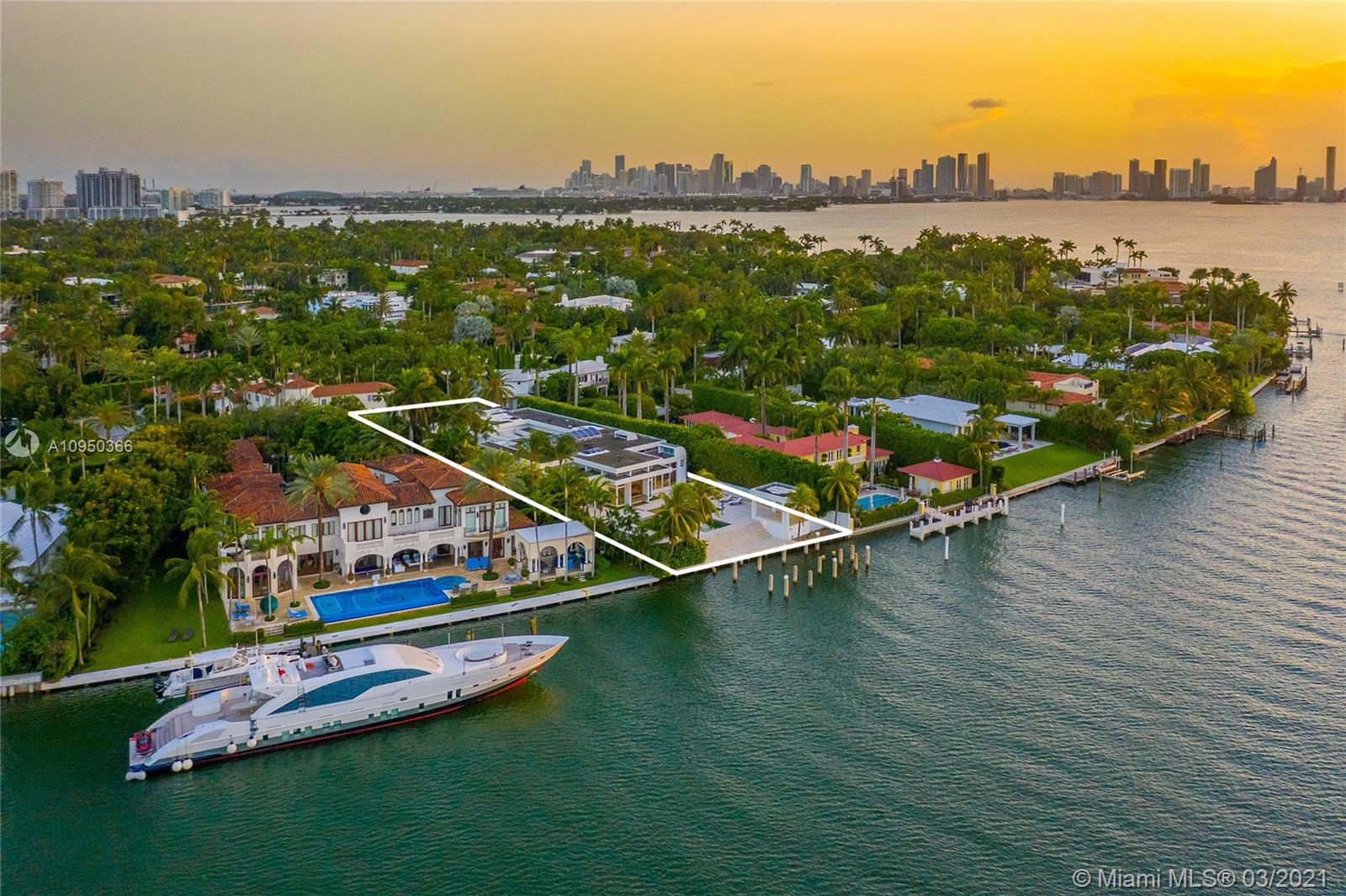 SUNSET ISLANDS ISLAND NO - Residential