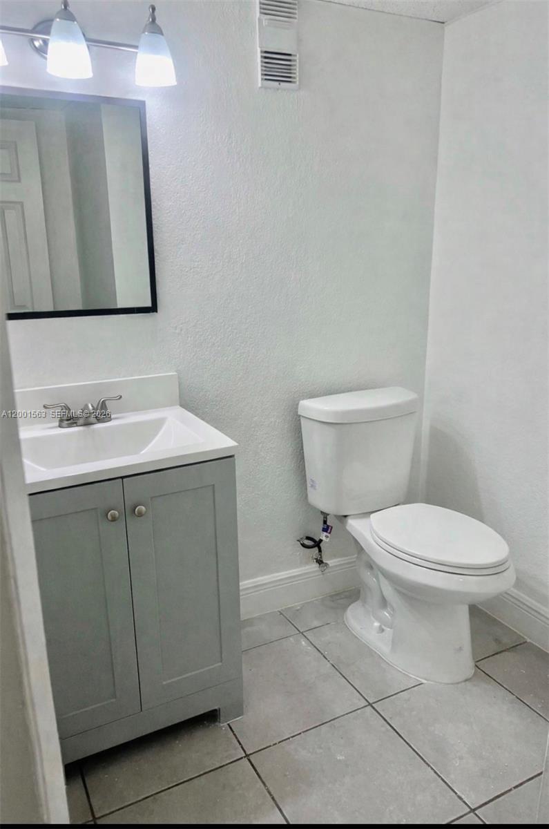 LA BAHIA CONDO - Residential Lease