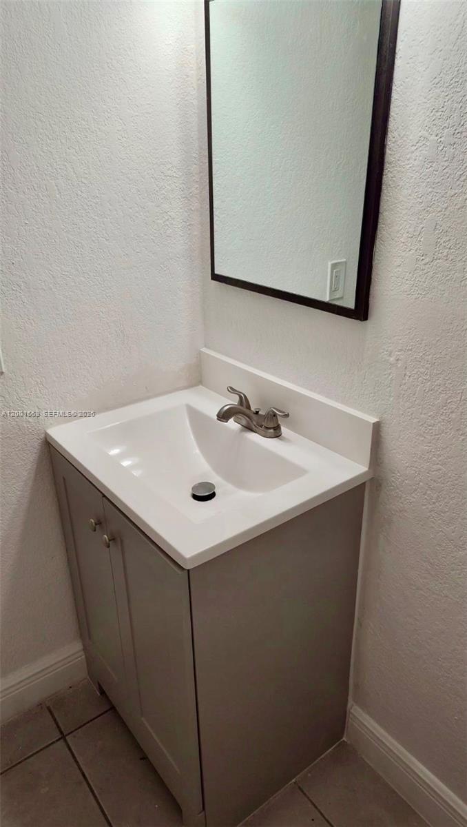 LA BAHIA CONDO - Residential Lease