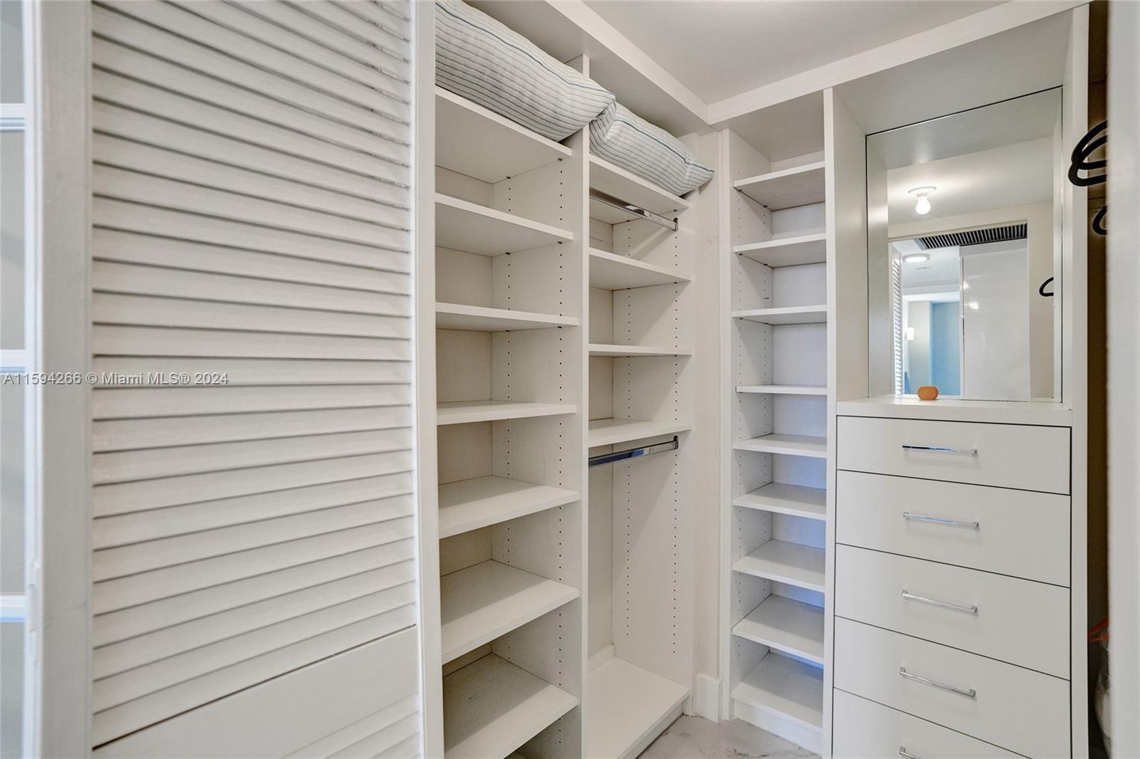 WINSTON TOWERS 500 CONDO - Residential