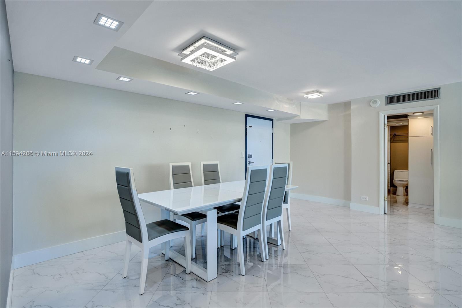 WINSTON TOWERS 500 CONDO - Residential