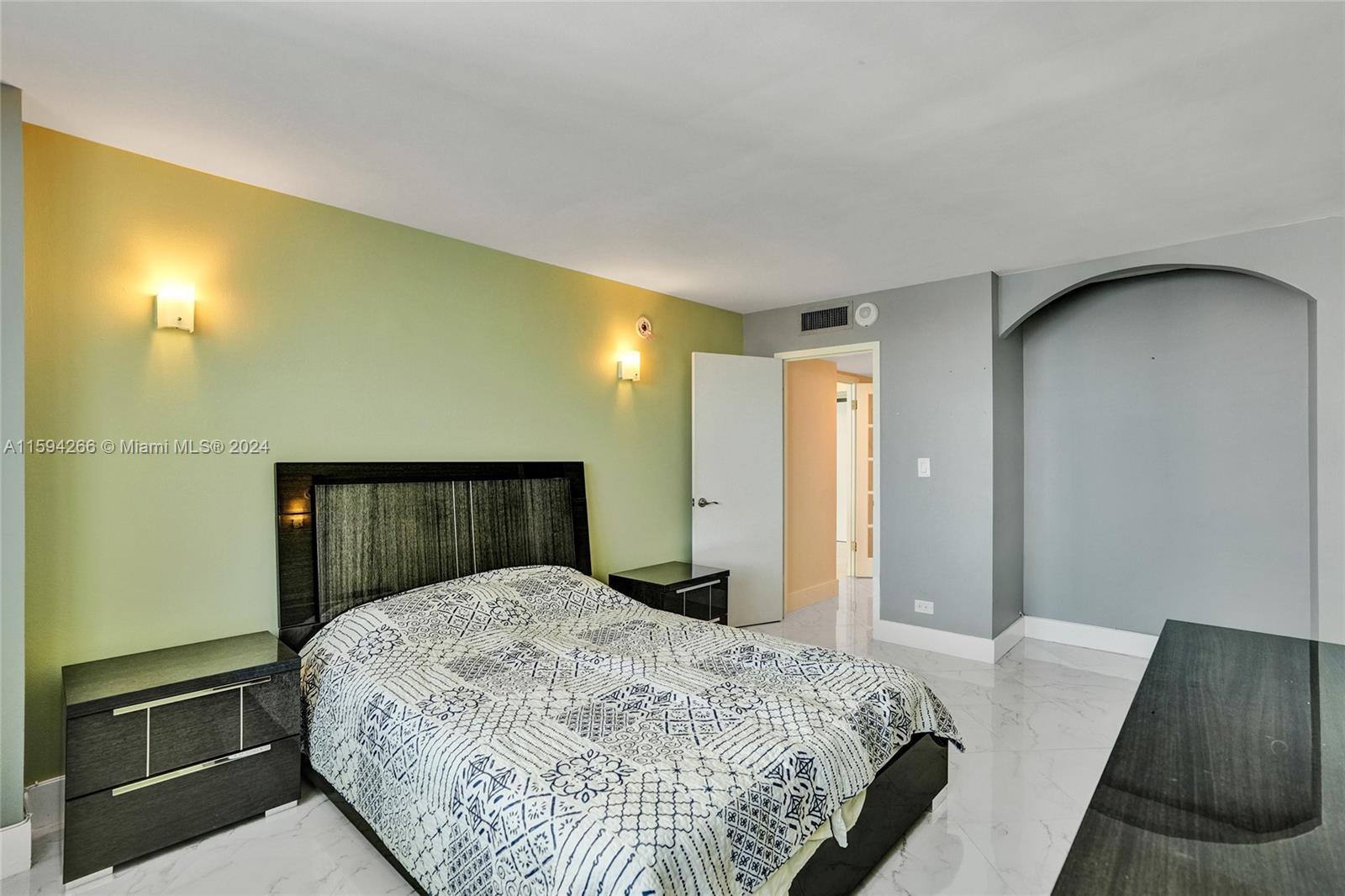 WINSTON TOWERS 500 CONDO - Residential