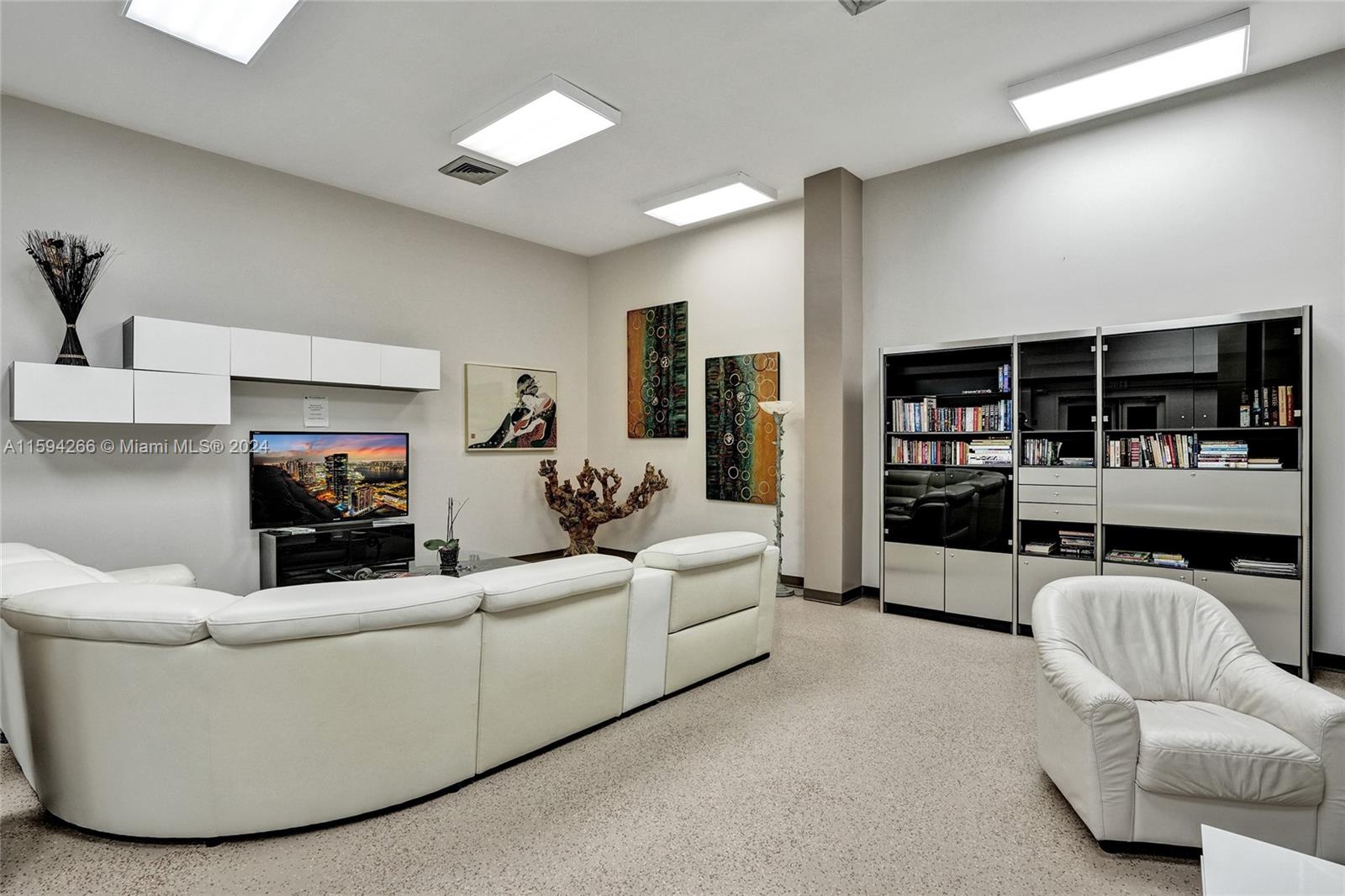 WINSTON TOWERS 500 CONDO - Residential