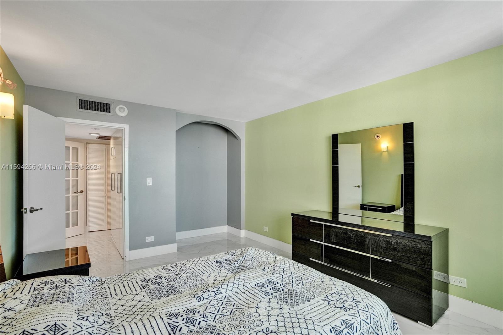 WINSTON TOWERS 500 CONDO - Residential