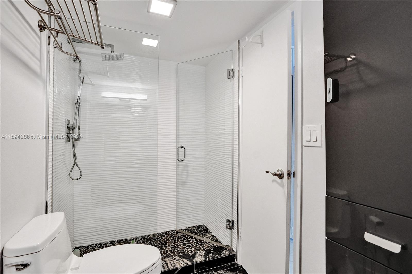 WINSTON TOWERS 500 CONDO - Residential