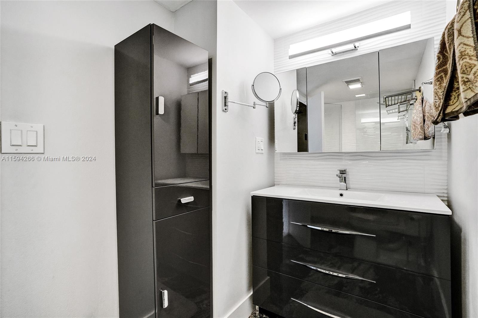 WINSTON TOWERS 500 CONDO - Residential