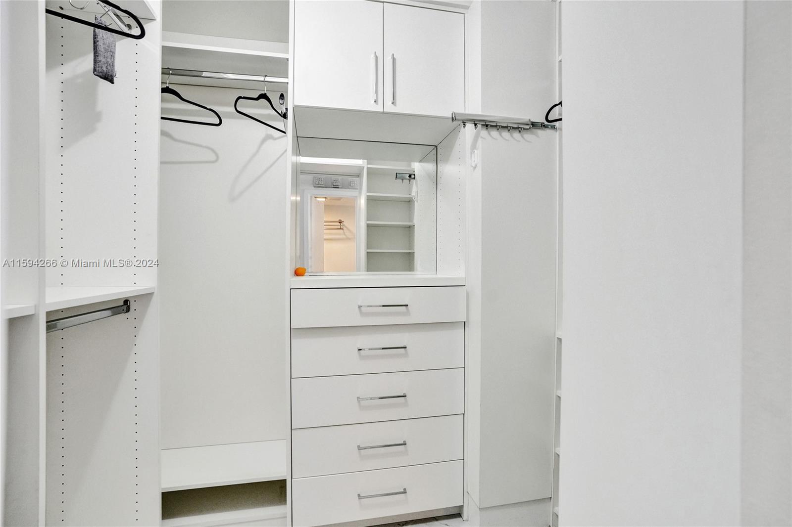 WINSTON TOWERS 500 CONDO - Residential