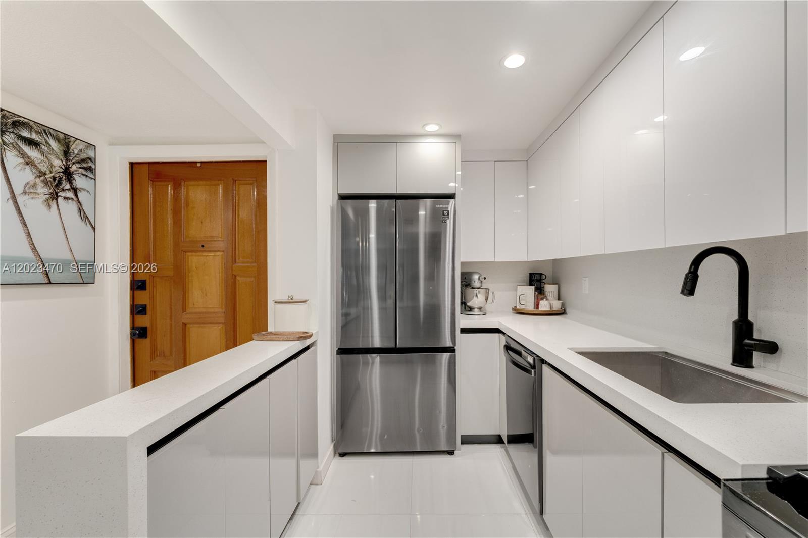 GROVE PARADISE CONDO - Residential