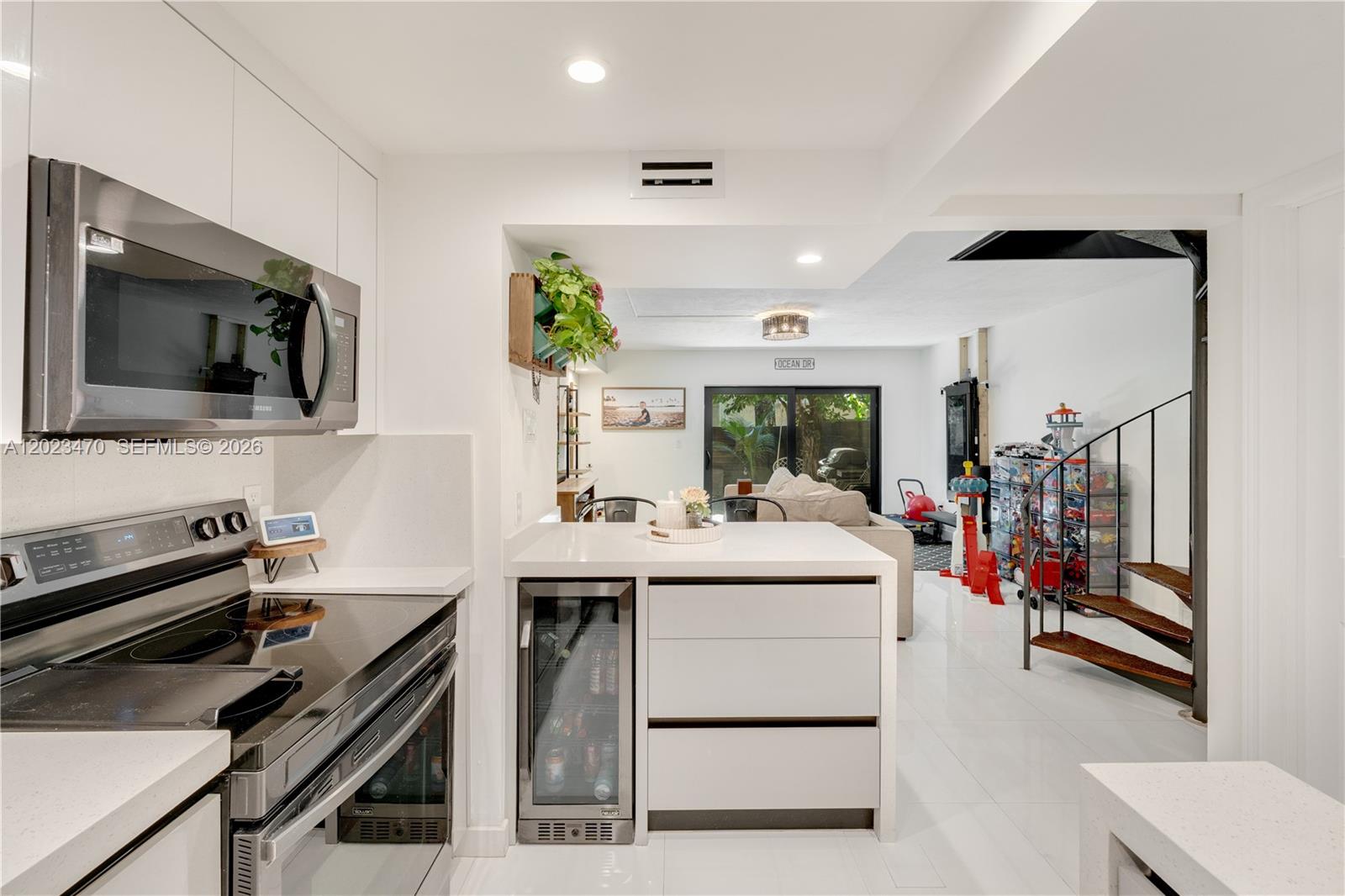 GROVE PARADISE CONDO - Residential