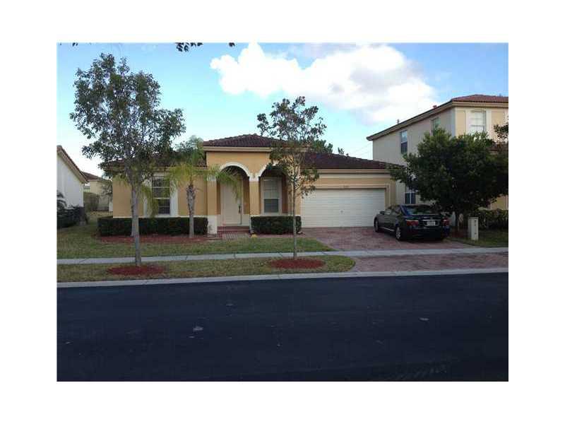 BEAUTIFUL BISCAYNE MODEL LARGE 4 BEDROOMS 2.5 BATH ONE STORY HOUSE WITH FORMAL LIVING AND DINNING, FAMILY ROOM, BREAKFAST AREA, UTILITY ROOM, 2 CAR GARAGE WITH GARAGE DOOR OPENER, GATED COMMUNITY WITH CLUB HOUSE AND COMMUNITY POOL