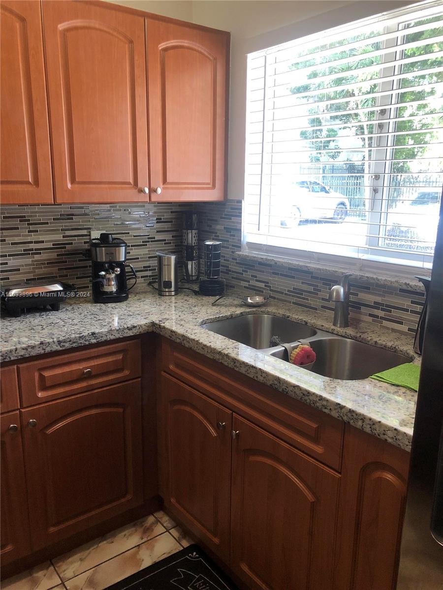 16700 CONDO - Residential