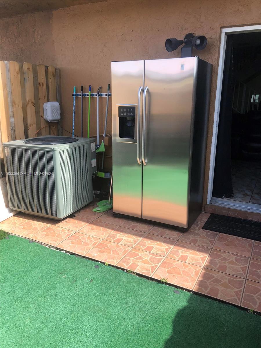 16700 CONDO - Residential