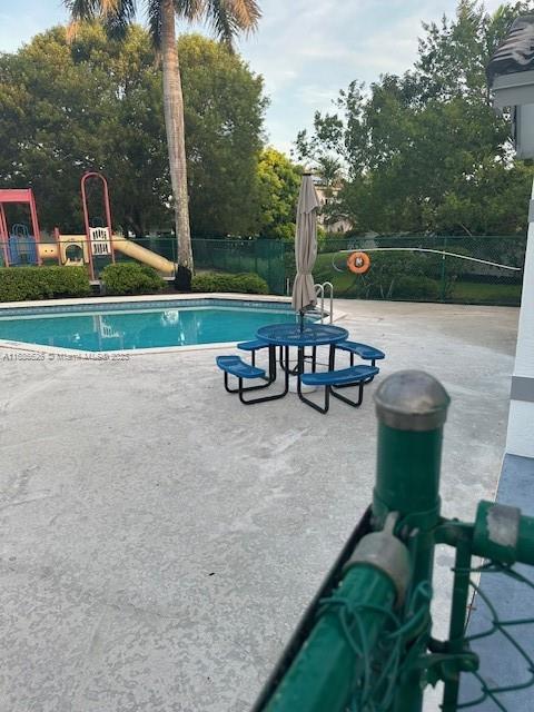 LAKES OF NEWPORT II - Residential Lease