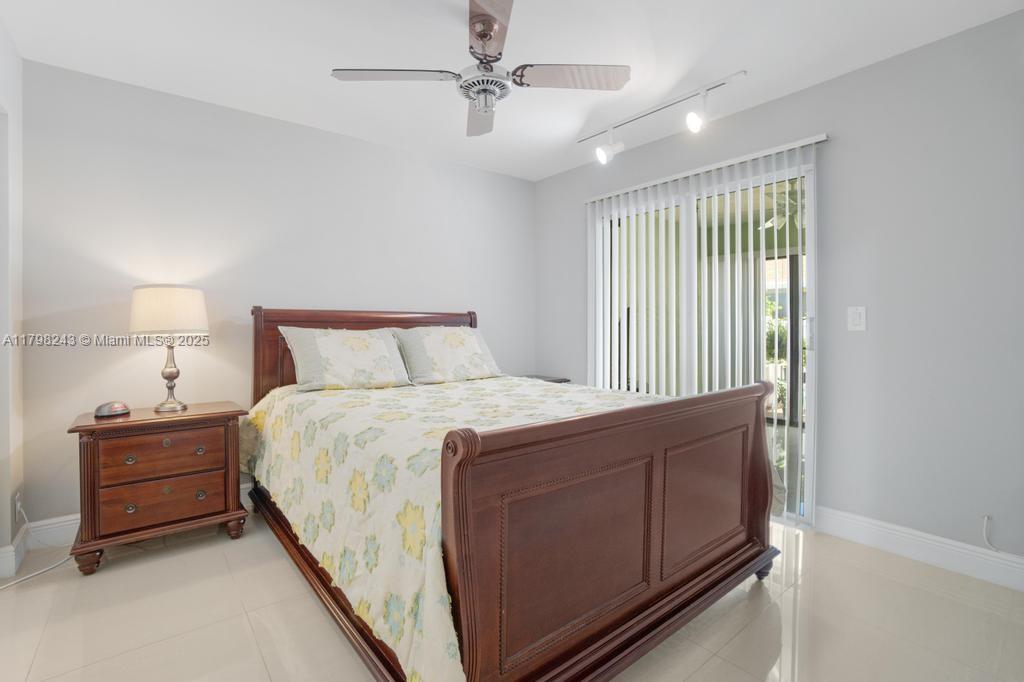 WHISPER WALK SEC C CONDO - Residential