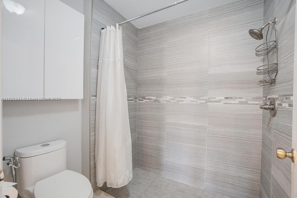 WHISPER WALK SEC C CONDO - Residential