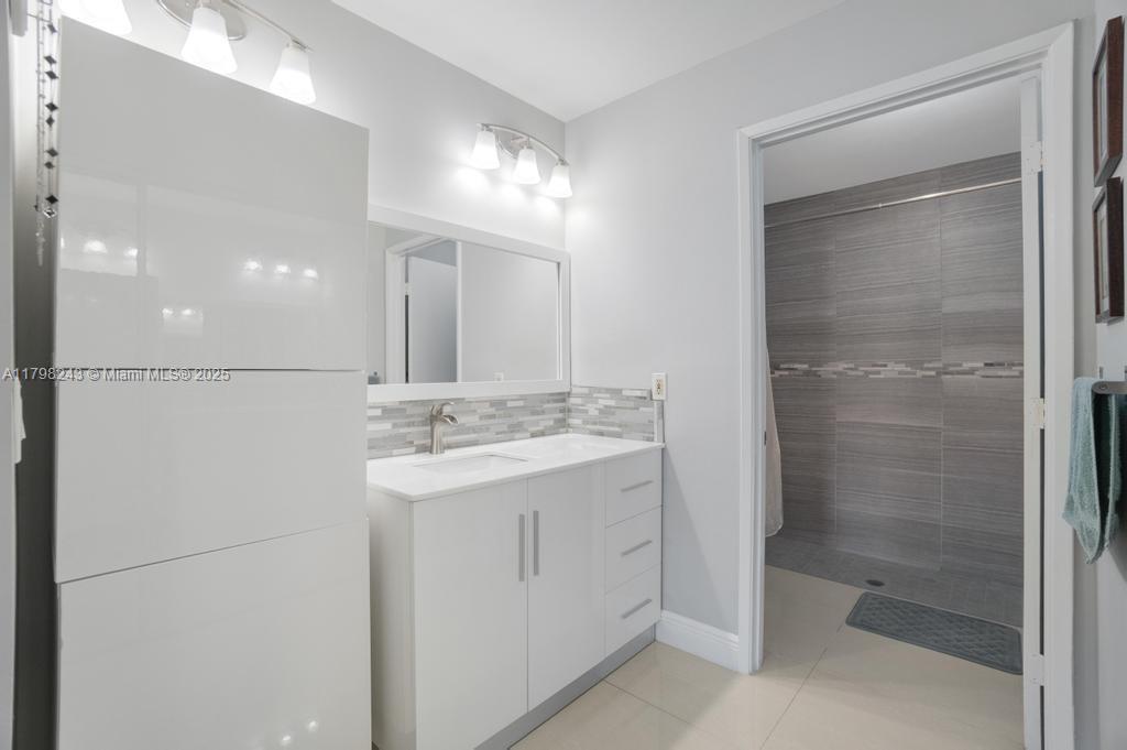 WHISPER WALK SEC C CONDO - Residential