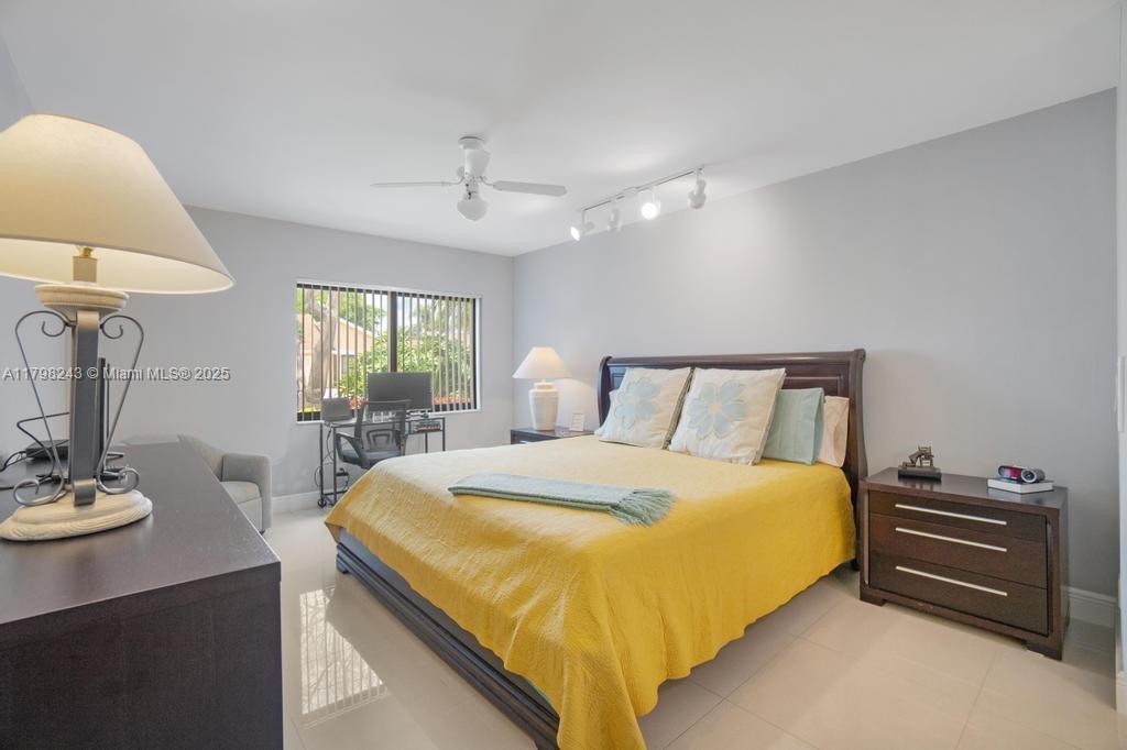 WHISPER WALK SEC C CONDO - Residential
