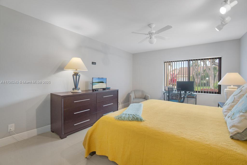 WHISPER WALK SEC C CONDO - Residential