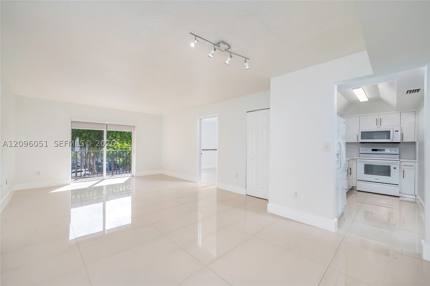 4709 NW 7th St 305-9