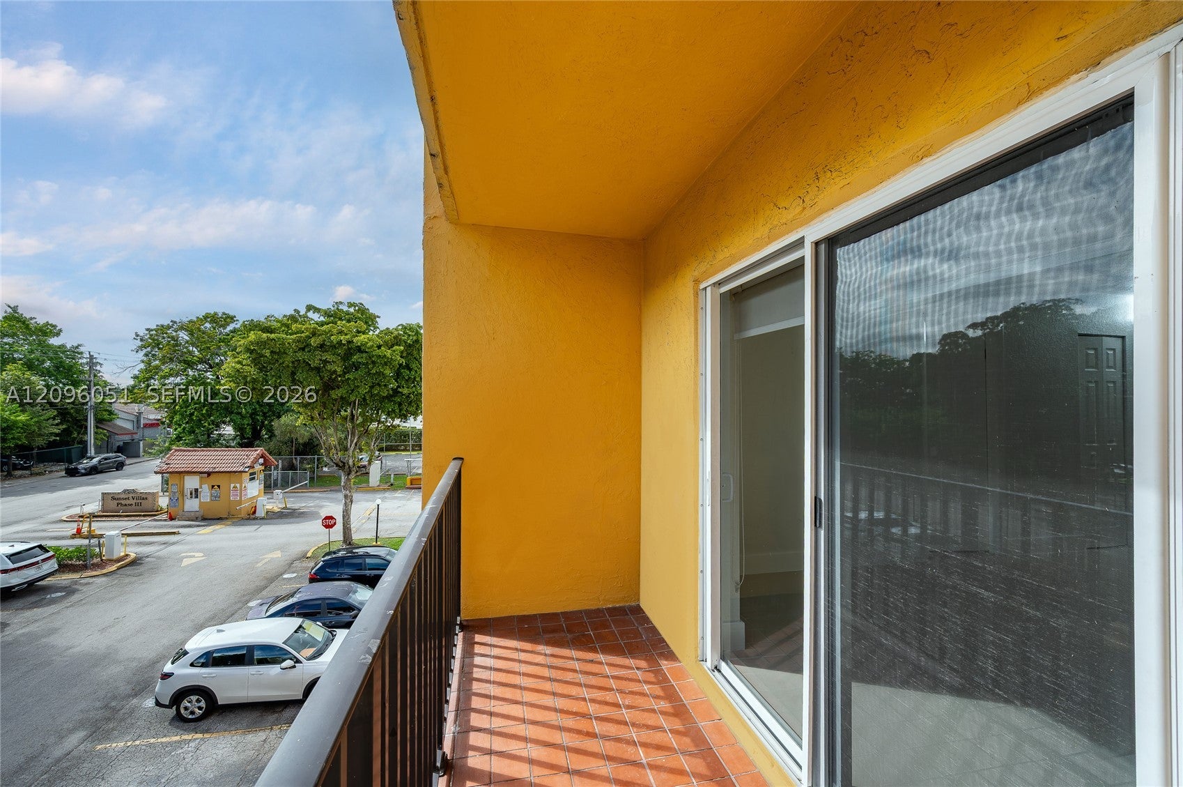4709 NW 7th St 305-9