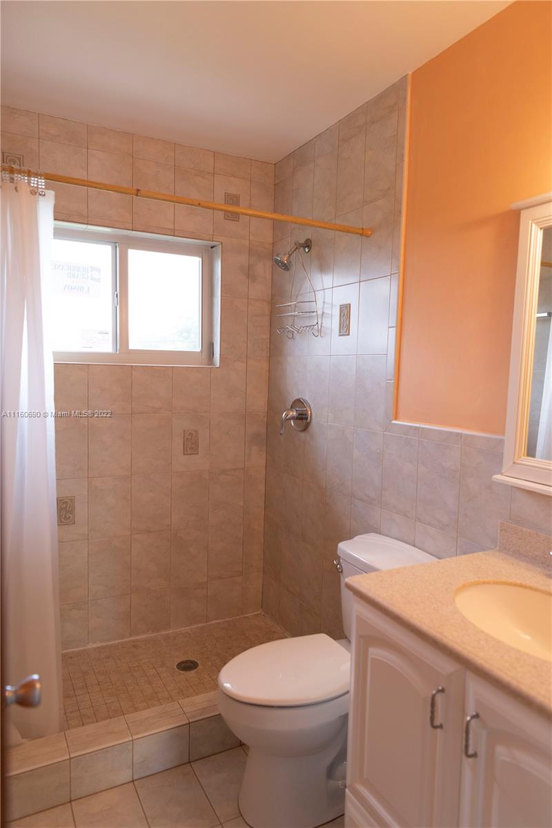 PORT LARGO - Residential Lease