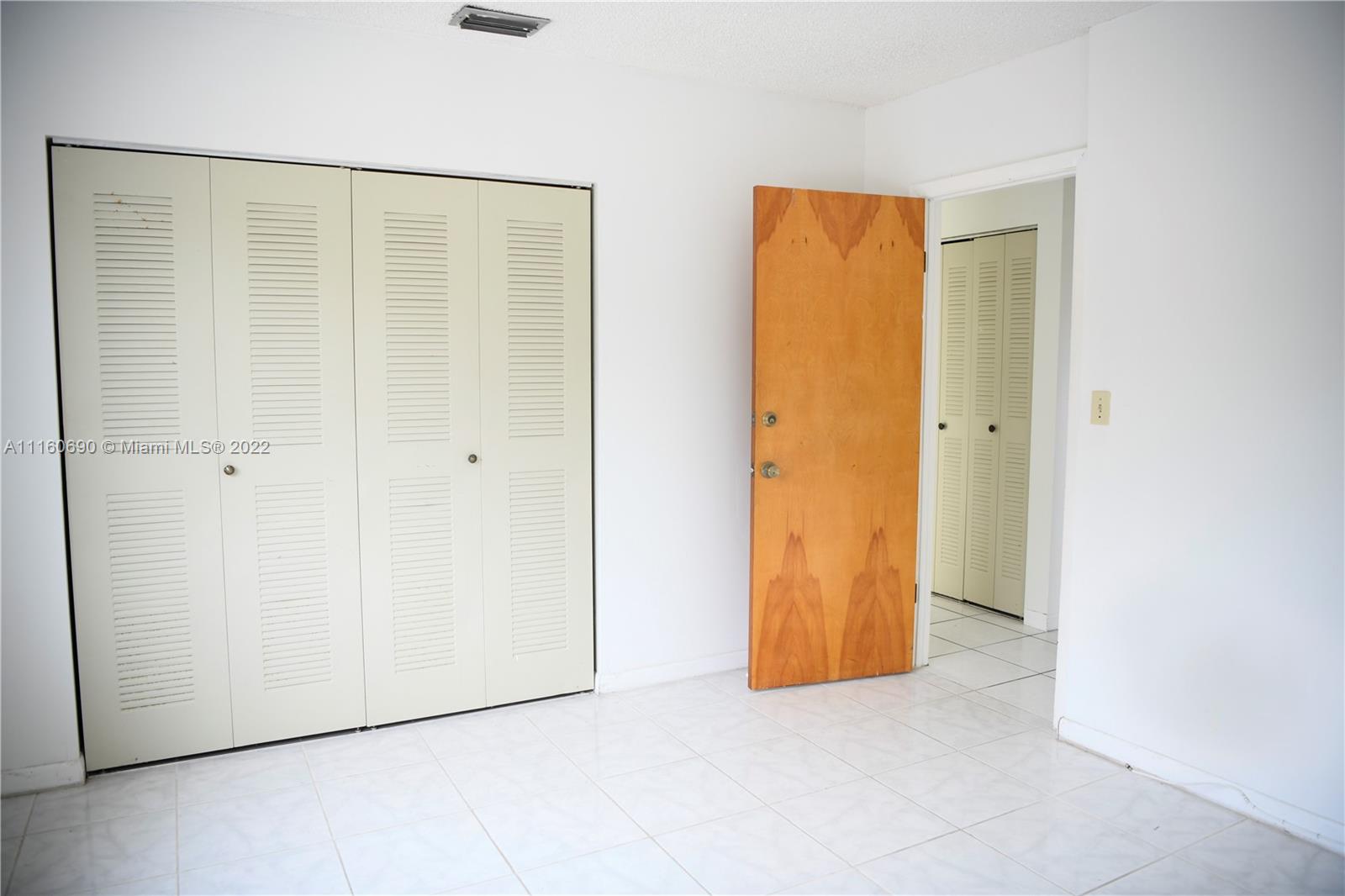 PORT LARGO - Residential Lease