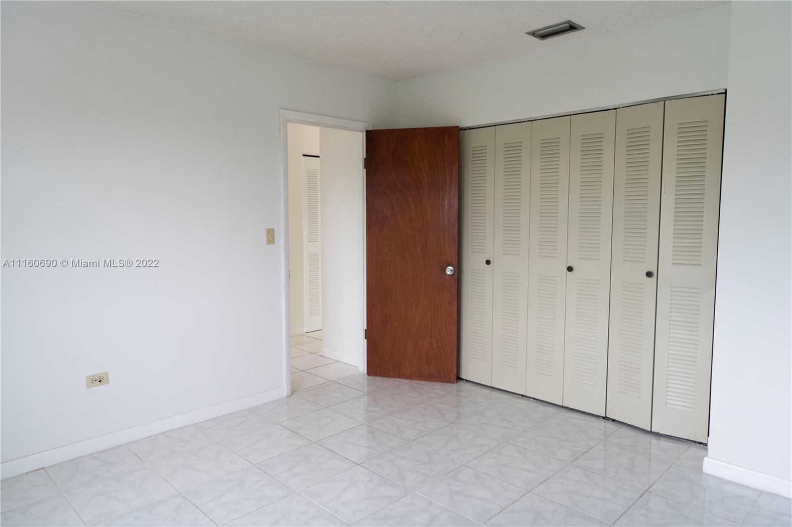 PORT LARGO - Residential Lease